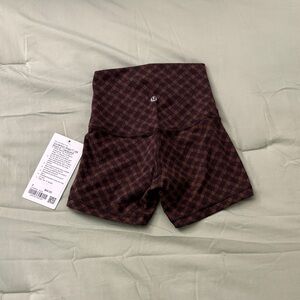lululemon athletica High-Rise Patterned Bike Shorts in Dark Brown and Black